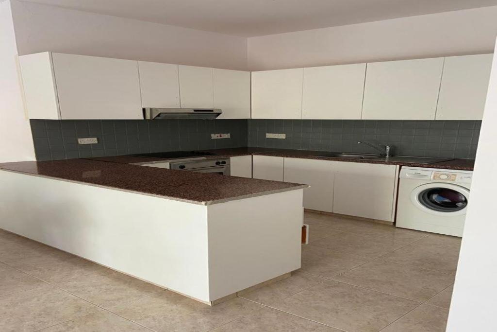 Kato Paphos Apartment In Universal Area Exteriör bild